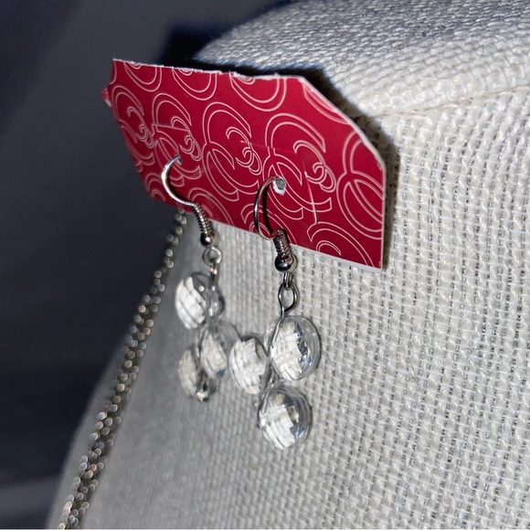 ⬇️PRICE DROP⬇️ Charming Charlie’s 🤍White/Crystal-like🤍 Necklace & Earring Set - Picture 6 of 6